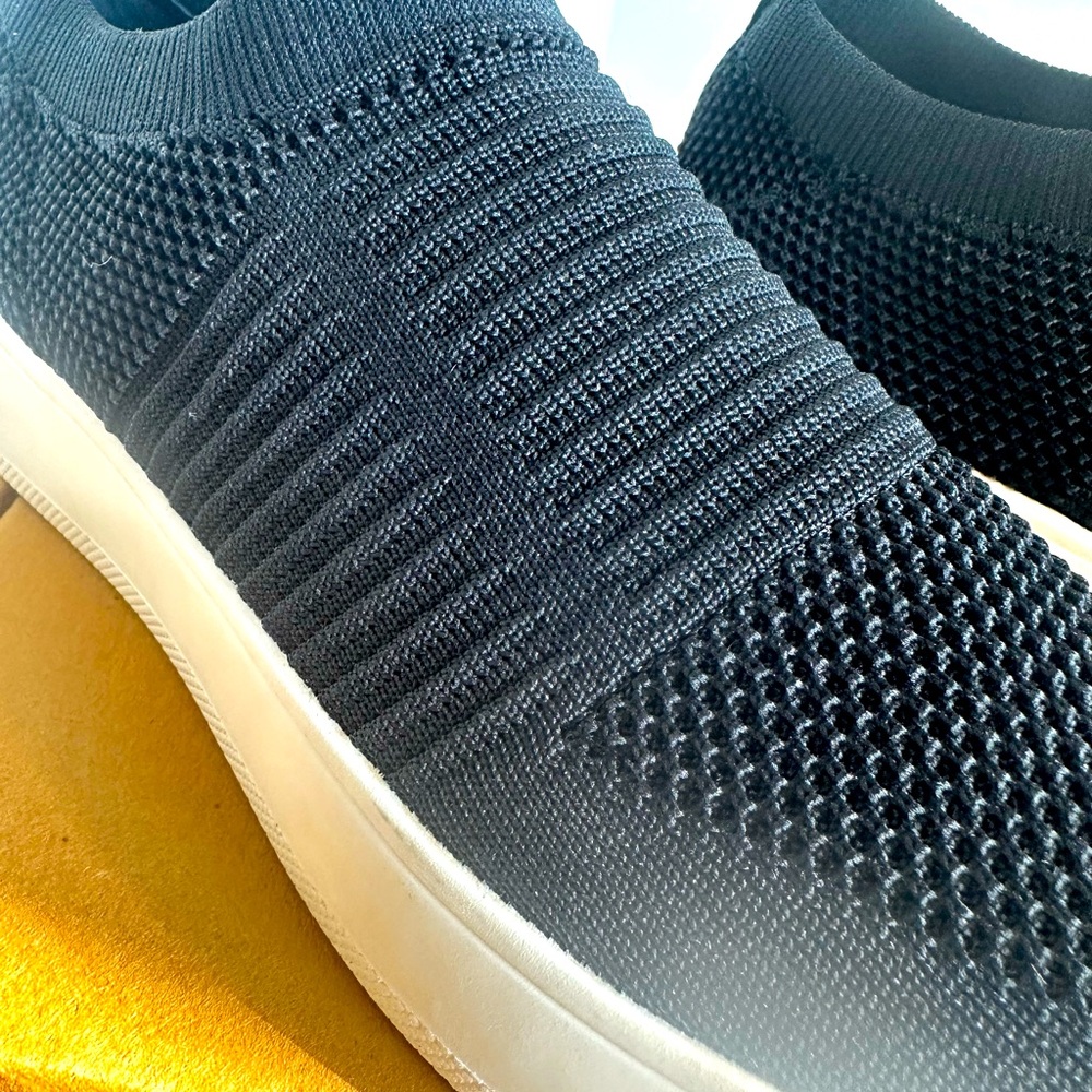 Steve Madden size 8.5 textured slip ons